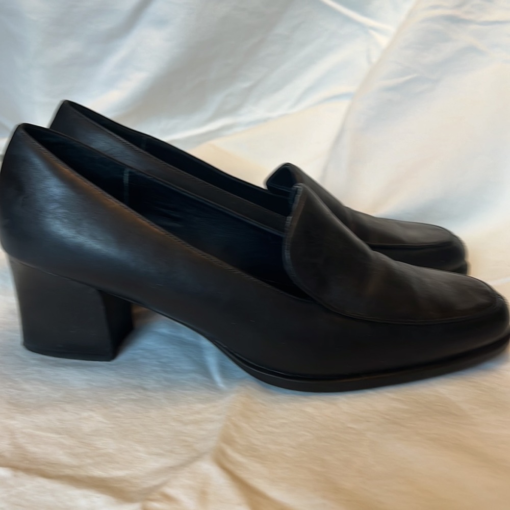 Shoes - Picture 2 of 4